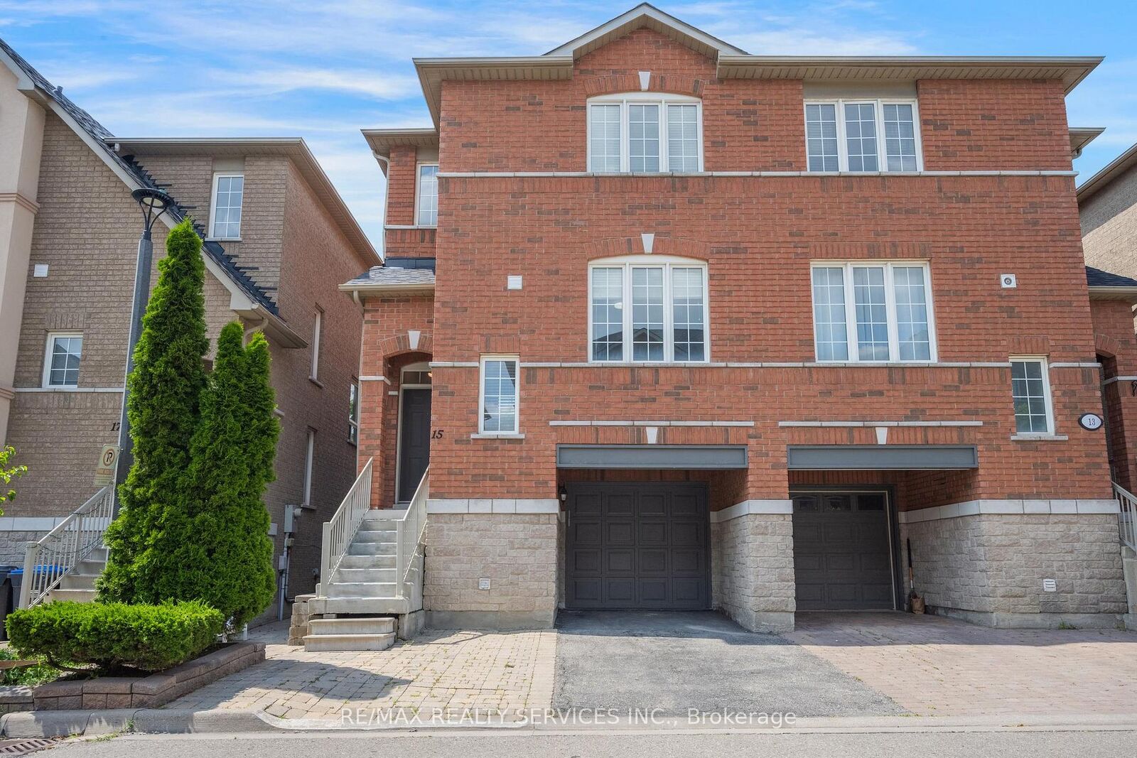 Property Photo:  7155 Magistrate Terrace 15  ON L5W 1Y9 