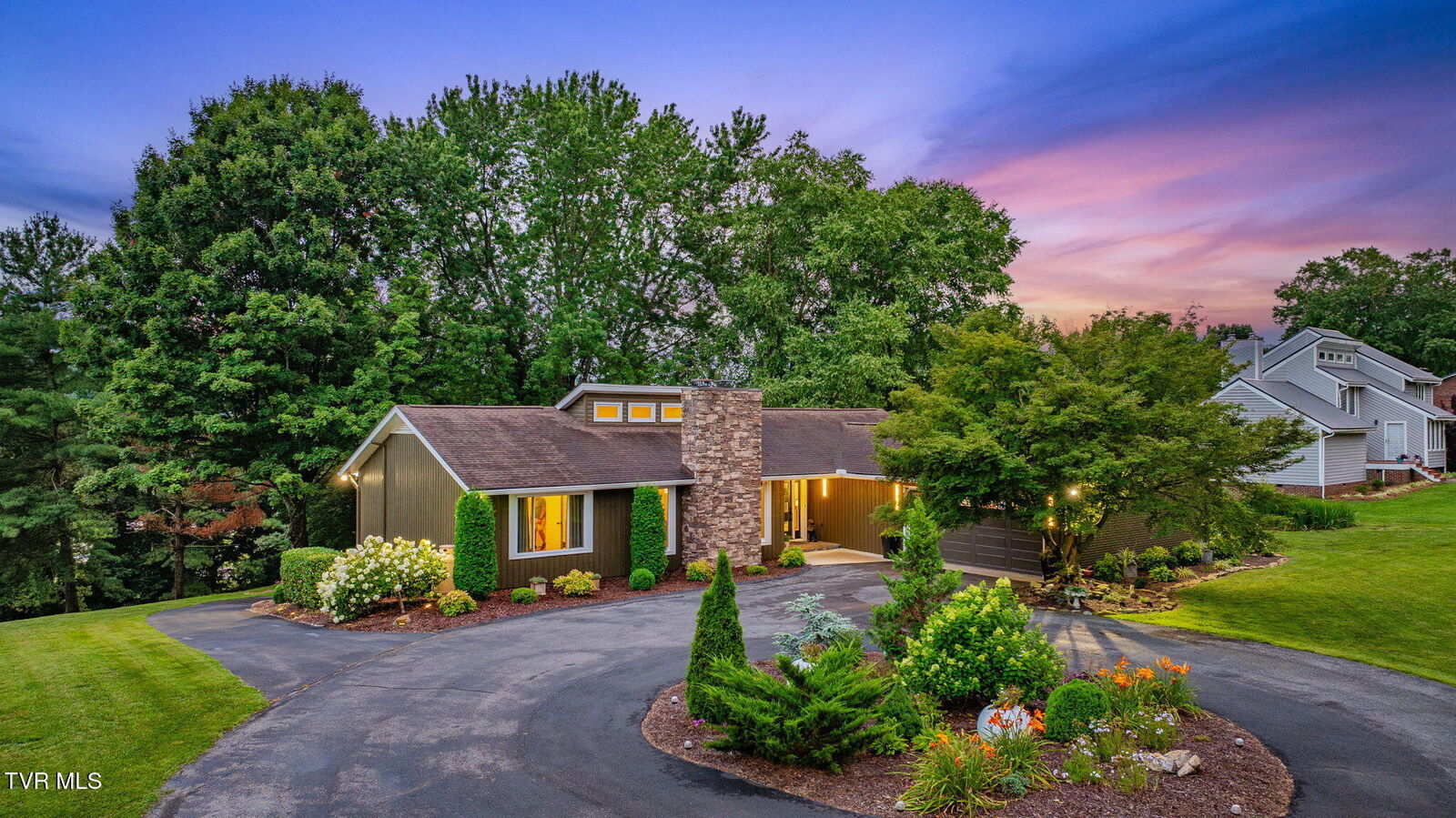 Property Photo:  497 Canterbury Drive  TN 37617 