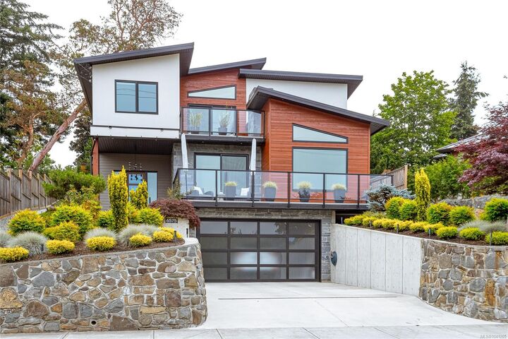 Property Photo: 6575 Central Saanich Rd BC V8Z 5T9