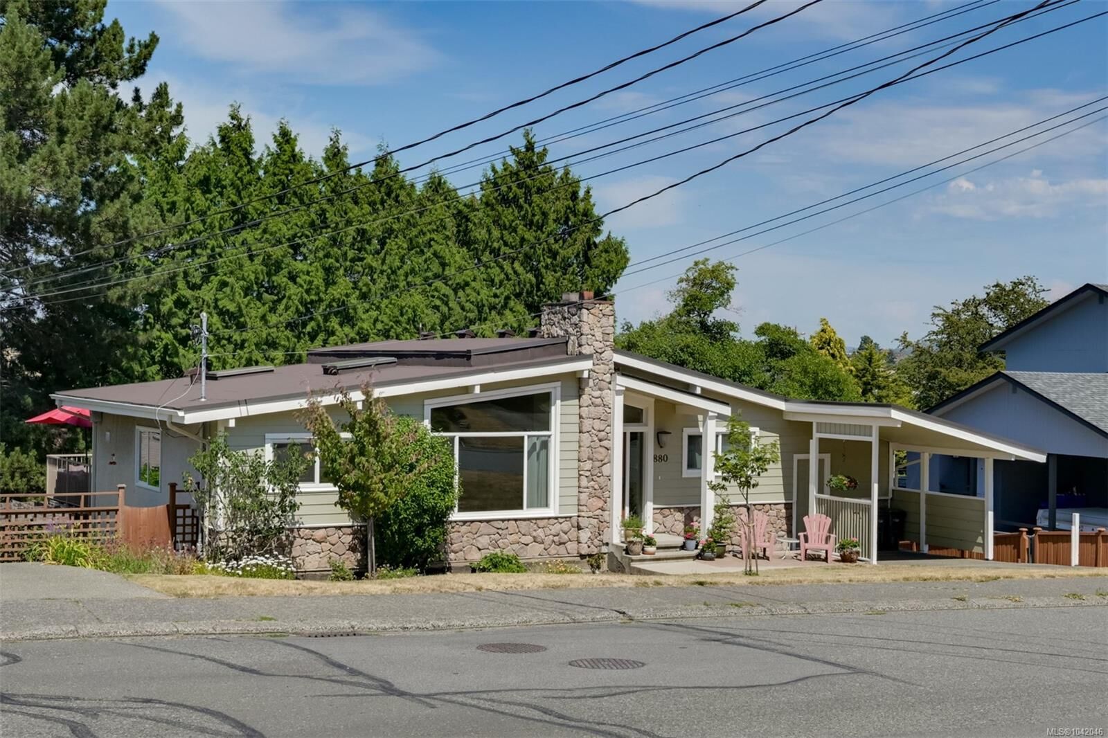 Property Photo:  880 Rockheights Ave  BC V9A 6J6 