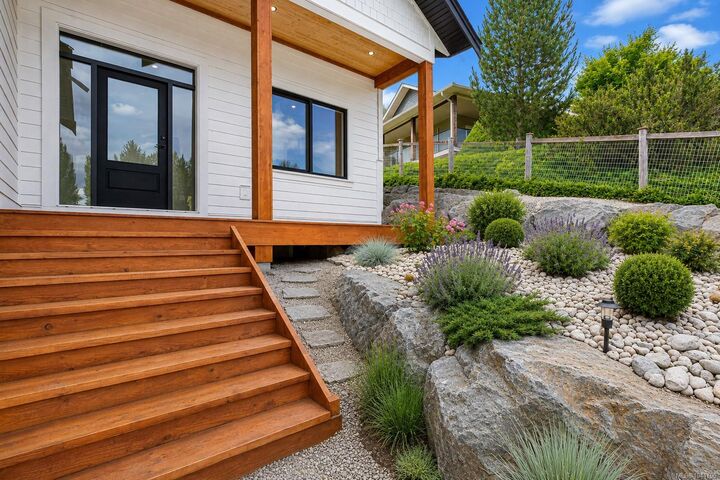 Property Photo:  464 Mountain View Dr  BC V0R 2G1 