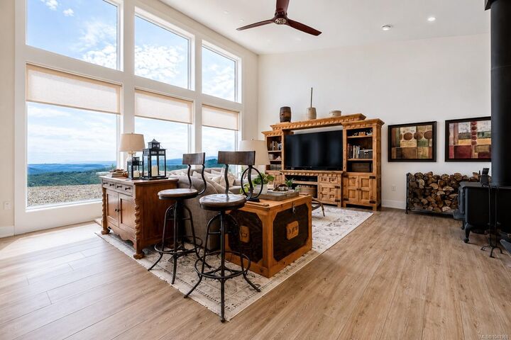 Property Photo: 4030 Ridgeline Dr BC V0R 2W3
