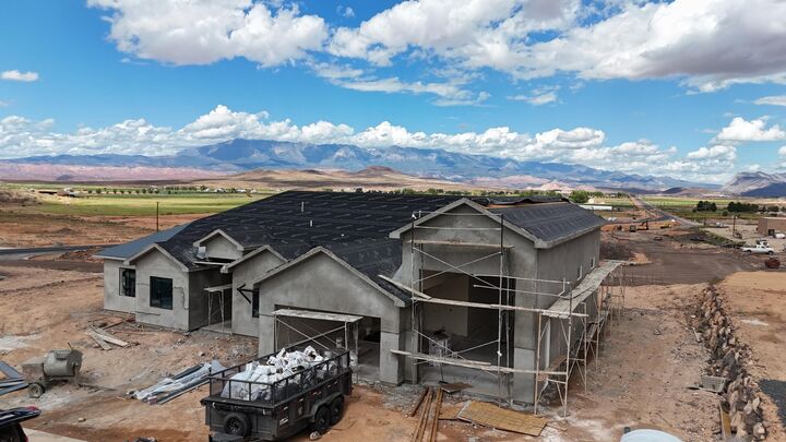 Property Photo: 1014 W Rock View Dr UT 84737