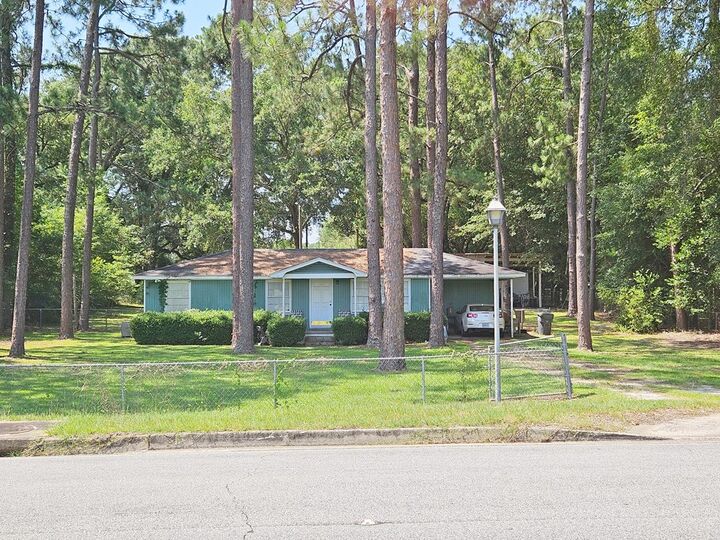Property Photo:  2302 Oakhaven  GA 31721 