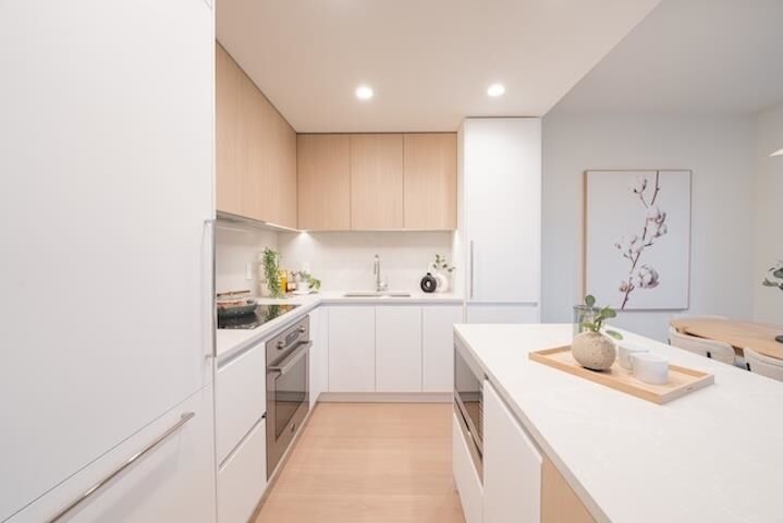 Property Photo: 585 Kemsley Avenue 205 BC V3J 3Z1
