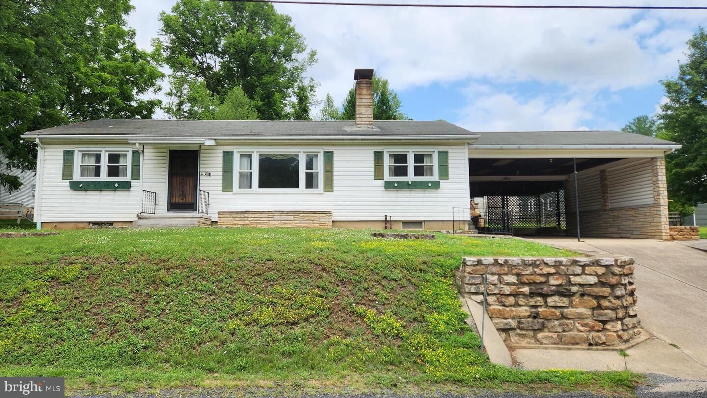 Property Photo:  304 Water Street  VA 22824 