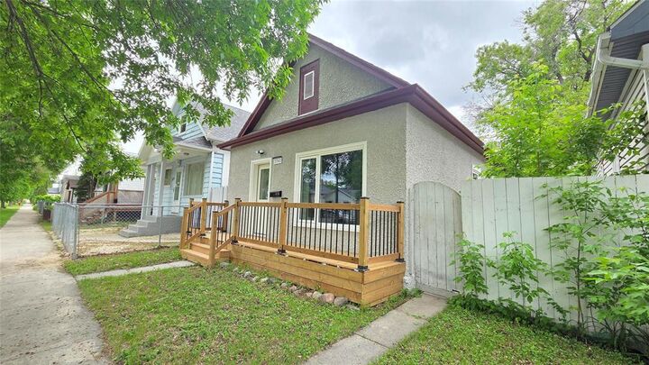 Property Photo: 1040 Aberdeen Avenue MB R2X 0W6
