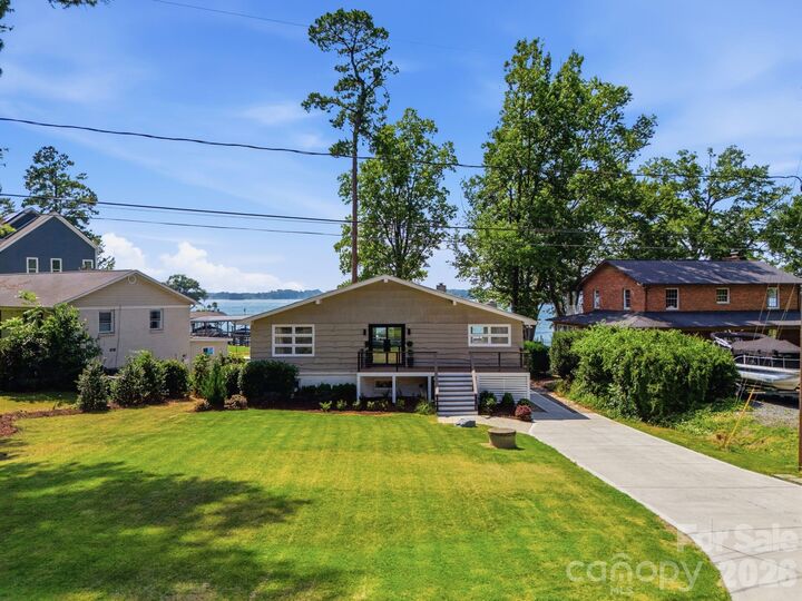 Property Photo: 21101 Island Forest Drive NC 28031