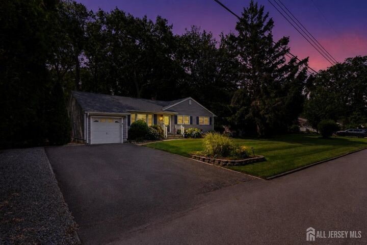 Property Photo:  