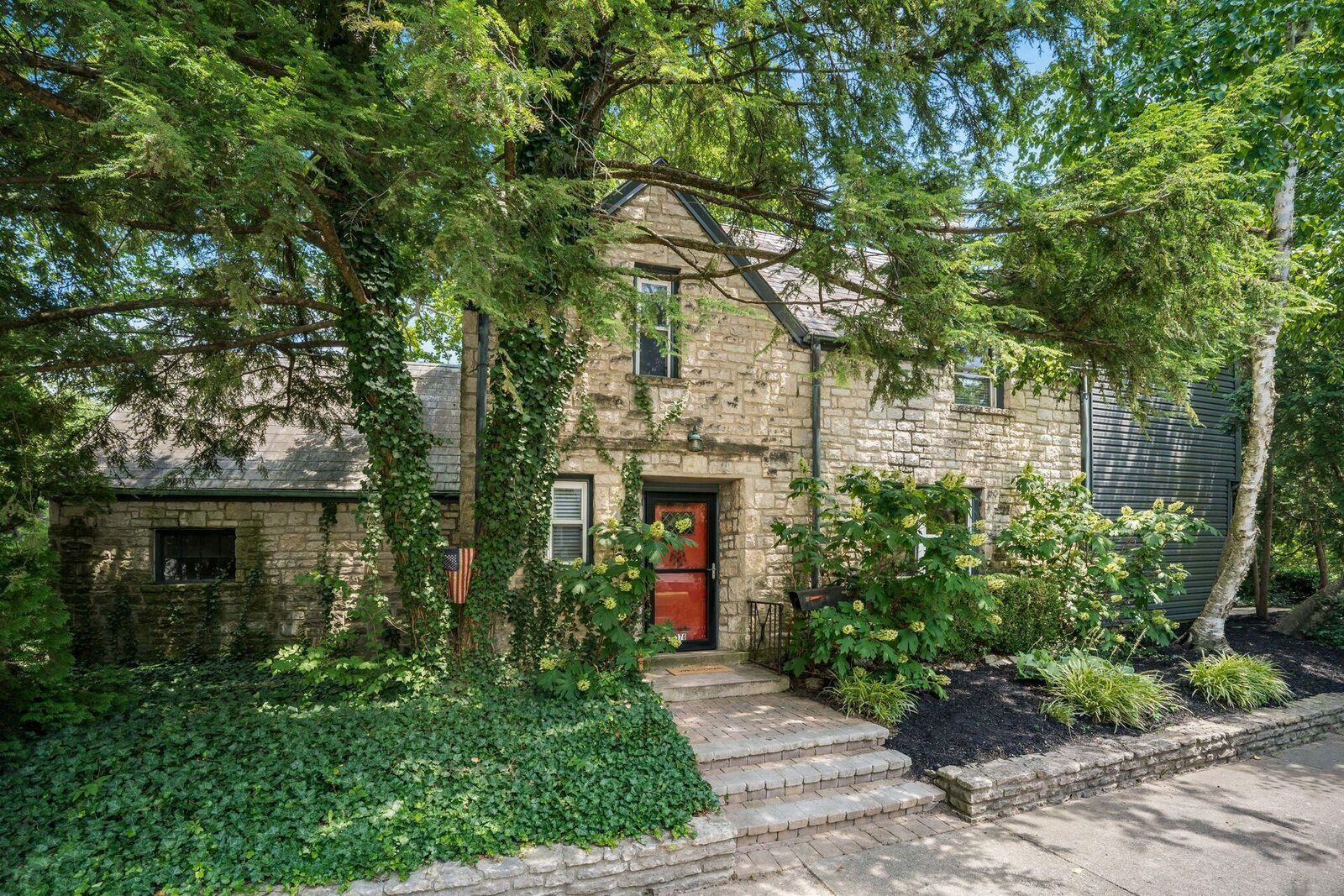 Property Photo:  870 Euclaire Avenue  OH 43209 