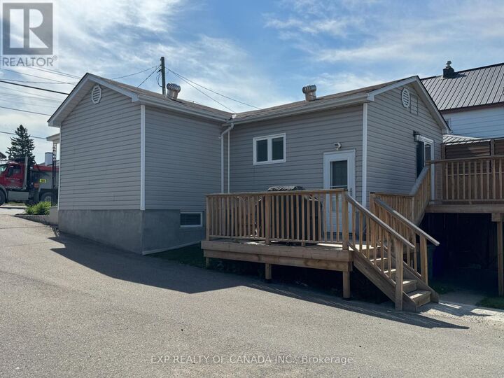 Property Photo:  509 Pine Street South  ON P4N 2L8 