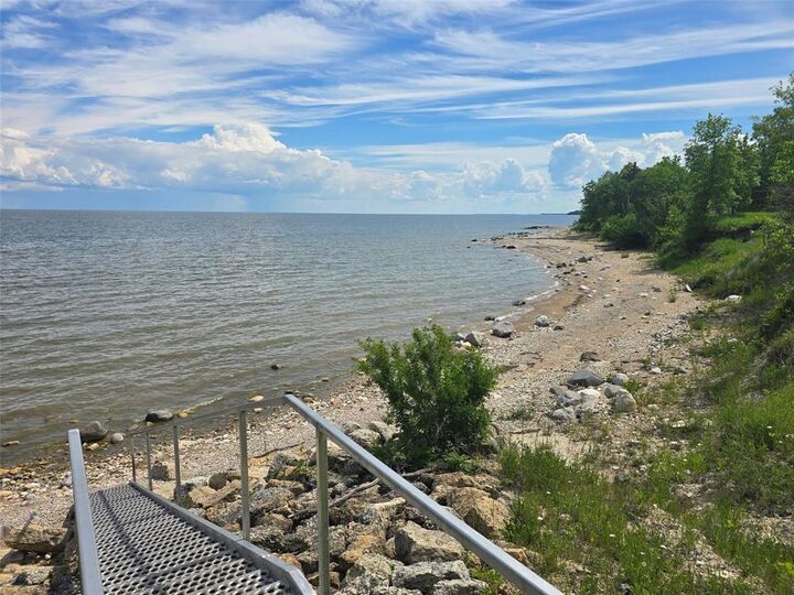 Property Photo:  1 Fjord Cove  MB R0C 1B0 