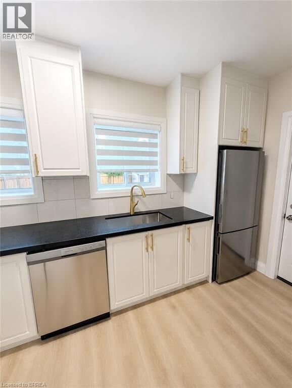 Property Photo:  413 Concession Street Main  ON L9A 1B8 