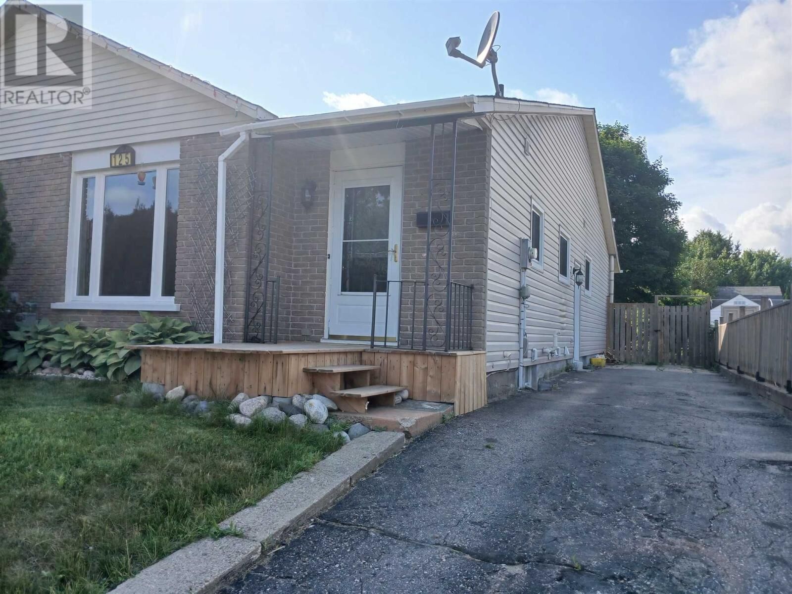 Property Photo:  125 Laurier Rd  ON P5A 2V1 