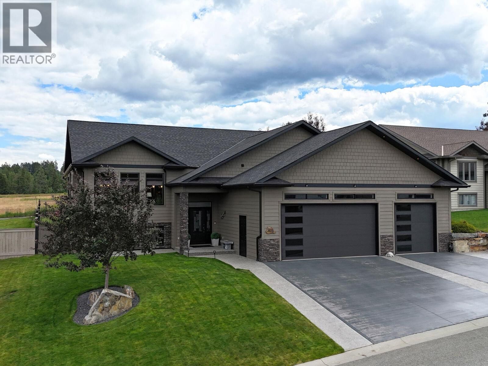 Property Photo:  808 22nd Avenue South  BC V1C 6Y7 