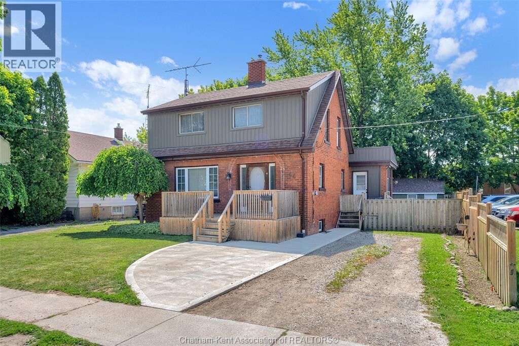 Property Photo:  44 Alexandra Avenue  ON N7M 1Y1 