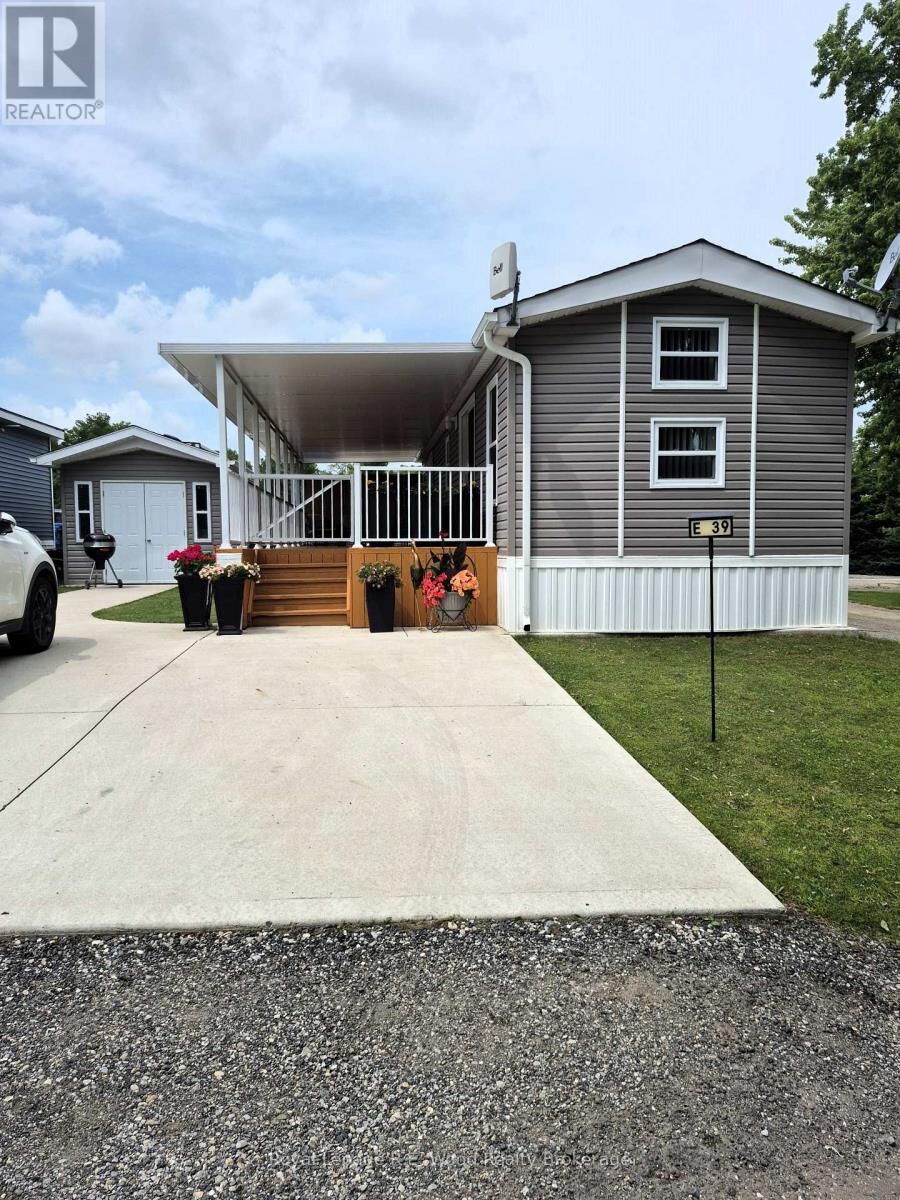 Property Photo: 4340 Cromarty Drive E 39 ON N0L 1V0