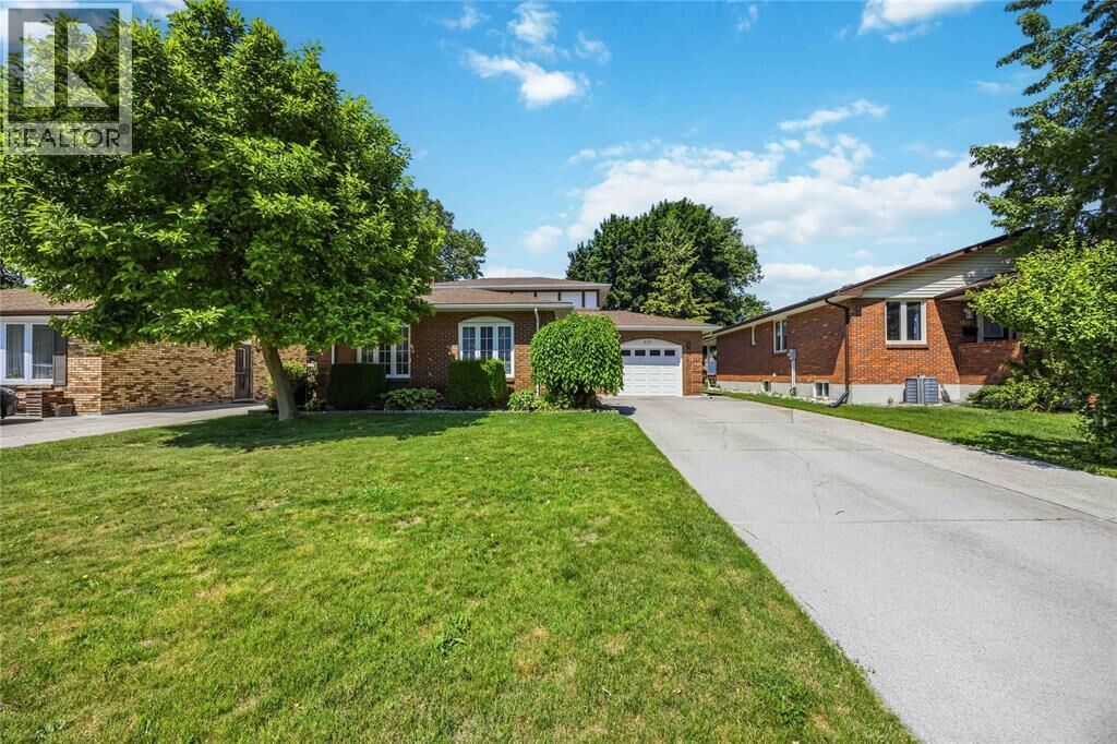 Property Photo: 617 Winchester Crescent ON N7S 4R1