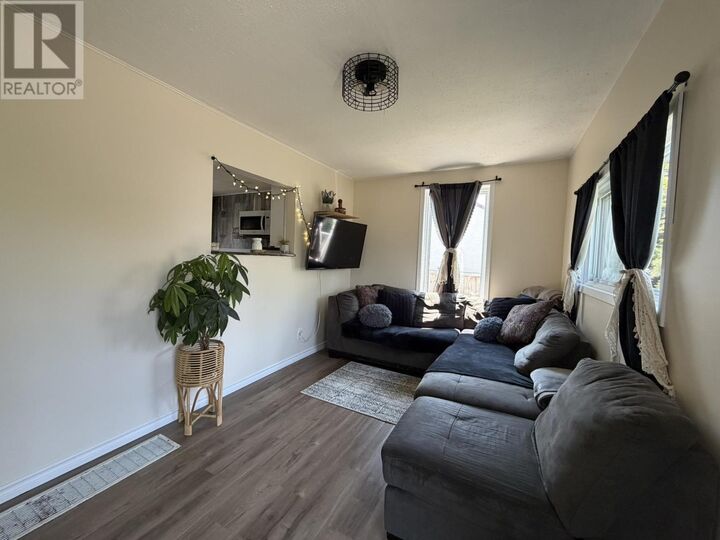 Property Photo:  261 Balsam St  ON P7A 5N4 