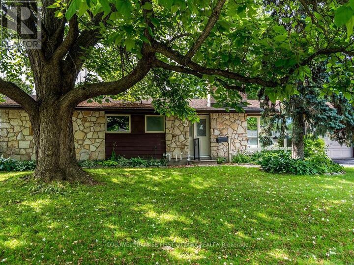 Property Photo: 84 Cleadon Drive ON K2H 5P3