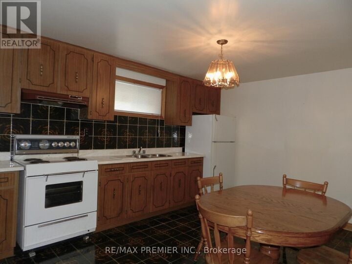 Property Photo: 36 Willis Road ON L4L 2S2