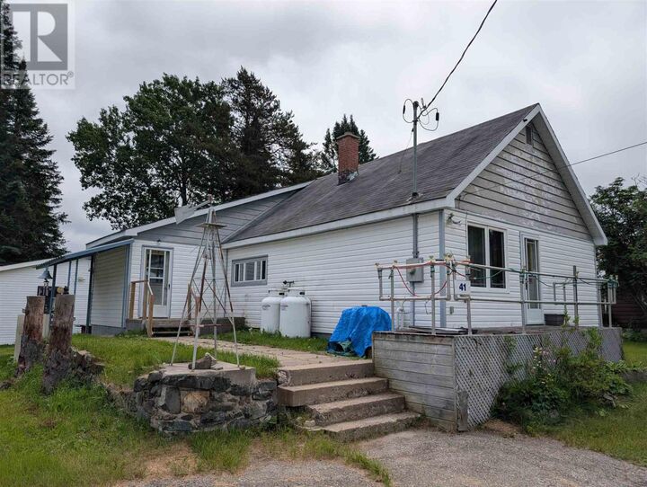 Property Photo:  41 Queen St  ON P0S 1G0 