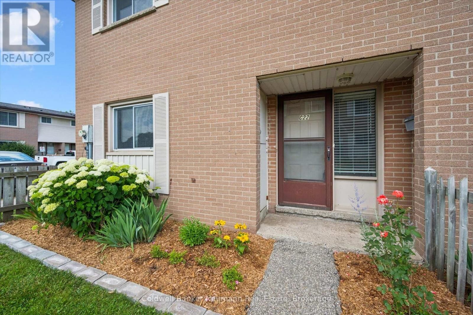 Property Photo:  427 Victoria Road North C-22  ON N1E 5J0 