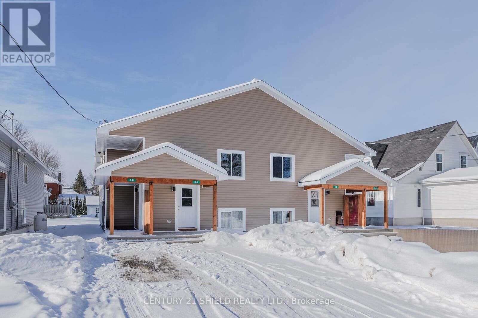 Property Photo:  15 William Street A  ON K0C 1K0 