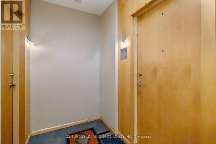 Property Photo: 3939 Duke Of York Boulevard 2205 ON L5B 4N2