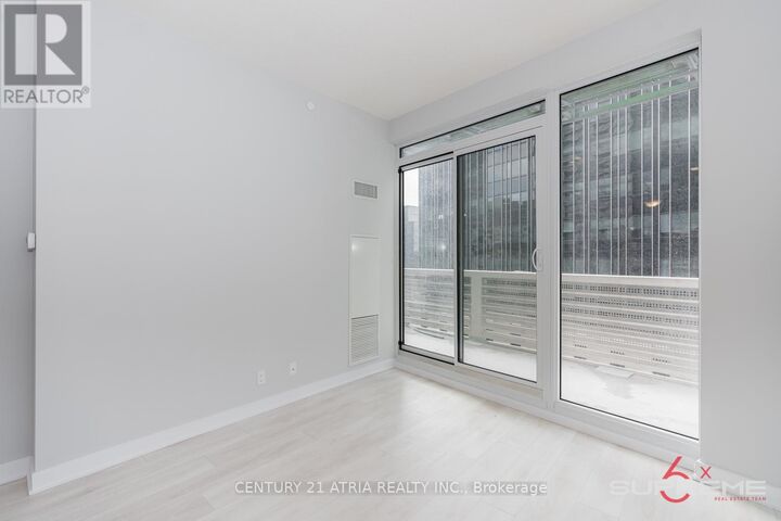 Property Photo: 2221 Yonge Street 611 ON M4S 0B8