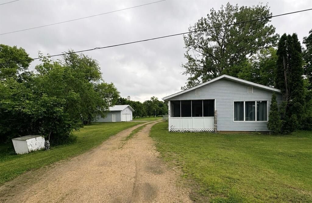 Property Photo: 910 Rosamond Road MB R0J 1B0