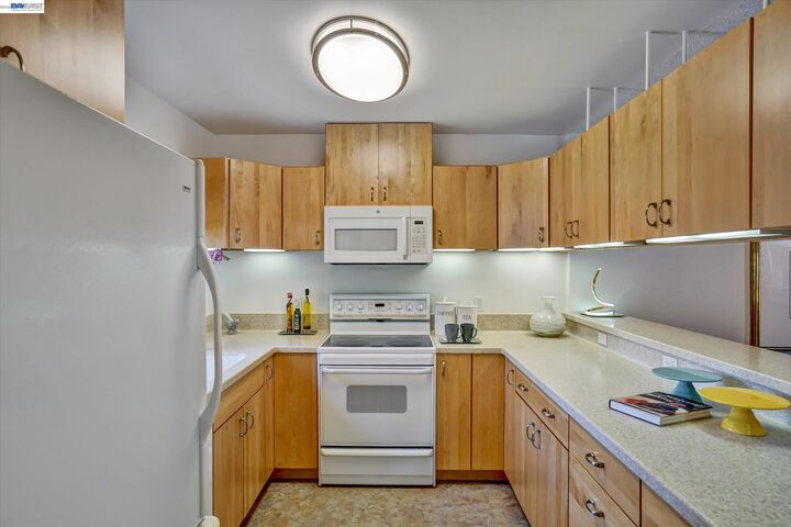 Property Photo: 1175 Island Dr CA 94502