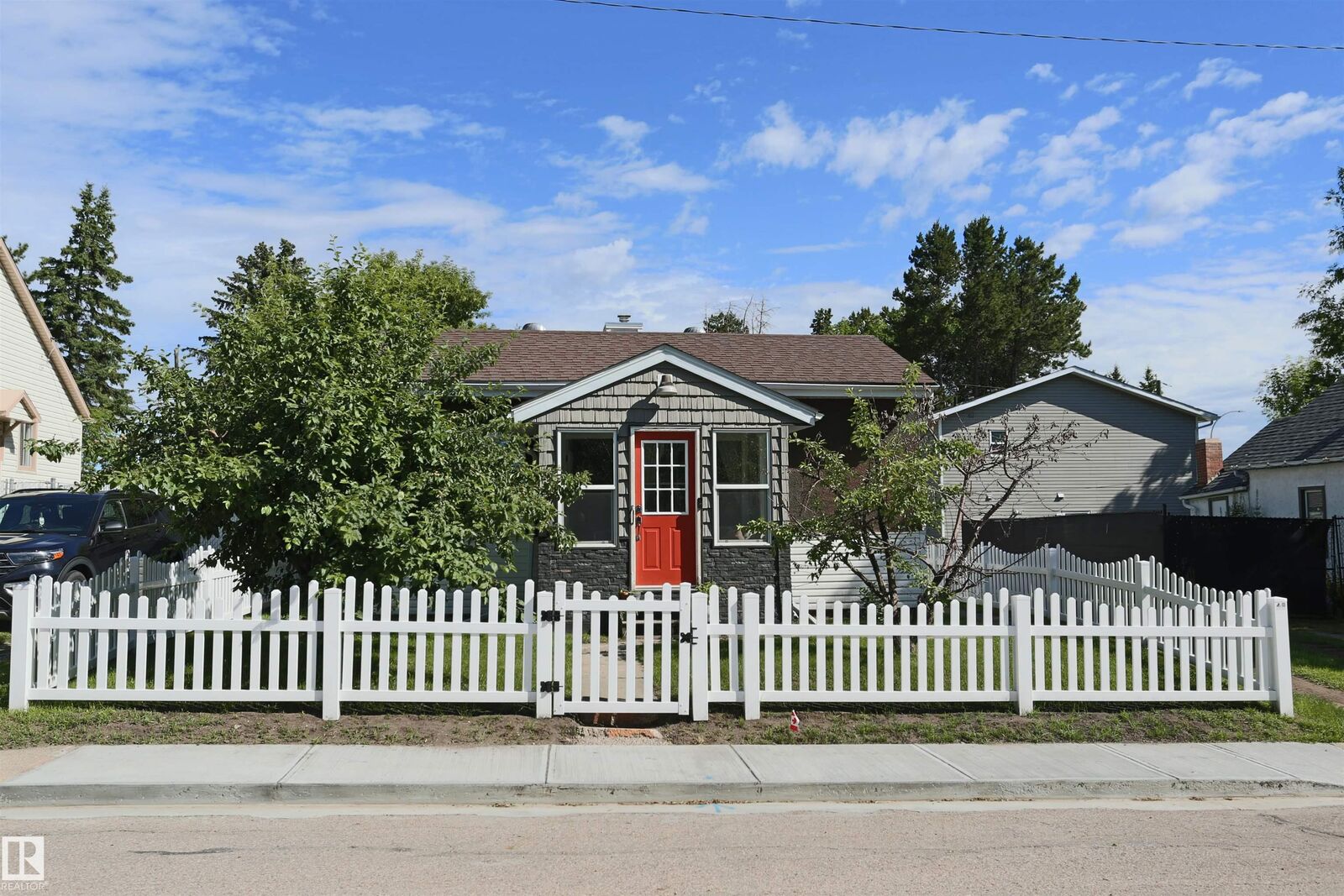 Property Photo: 4807 53 Avenue AB T7Z 1C5