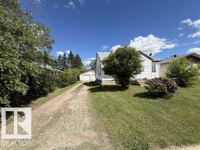5215 46 Street — photo 1