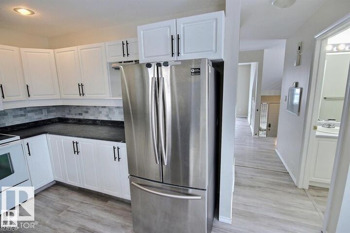 Property Photo:  9457 156 Street NW  AB T5R 1Z5 
