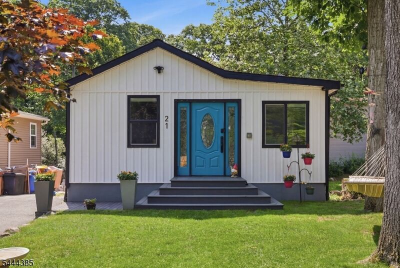 Property Photo: 21 Bucknell Way NJ 07843