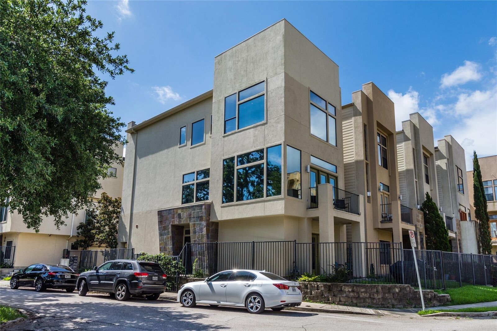 Property Photo:  1910 Woodbury Street  TX 77030 