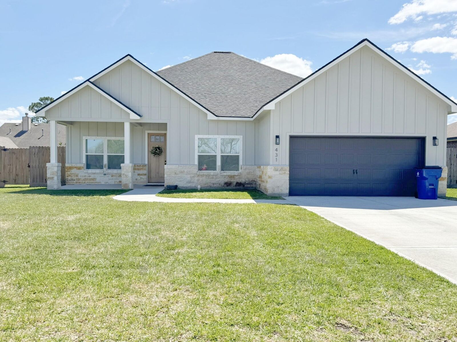 Property Photo:  431 Wellshire Drive  TX 77486 
