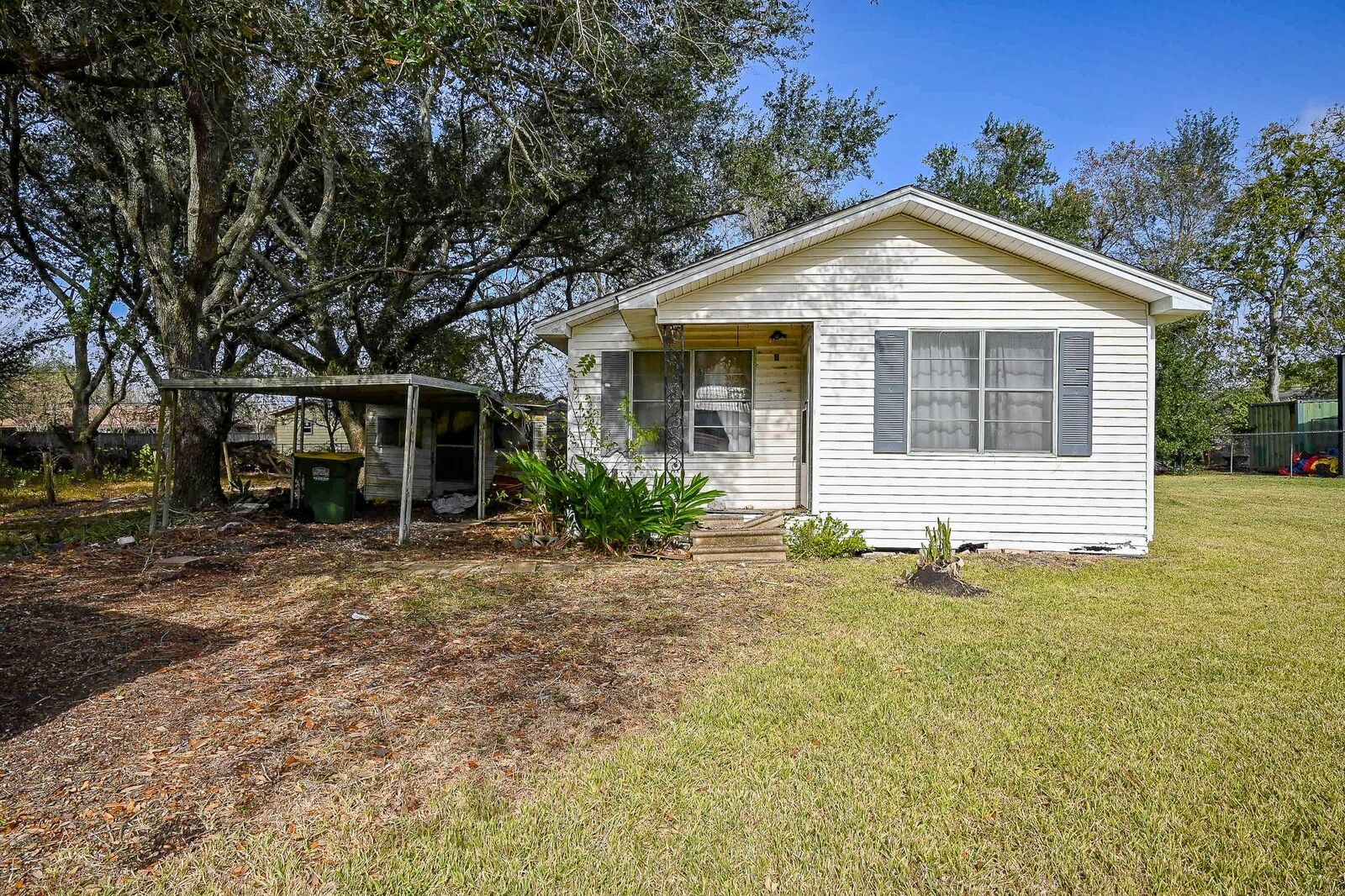 Property Photo:  5905 Willow Drive  TX 77584 
