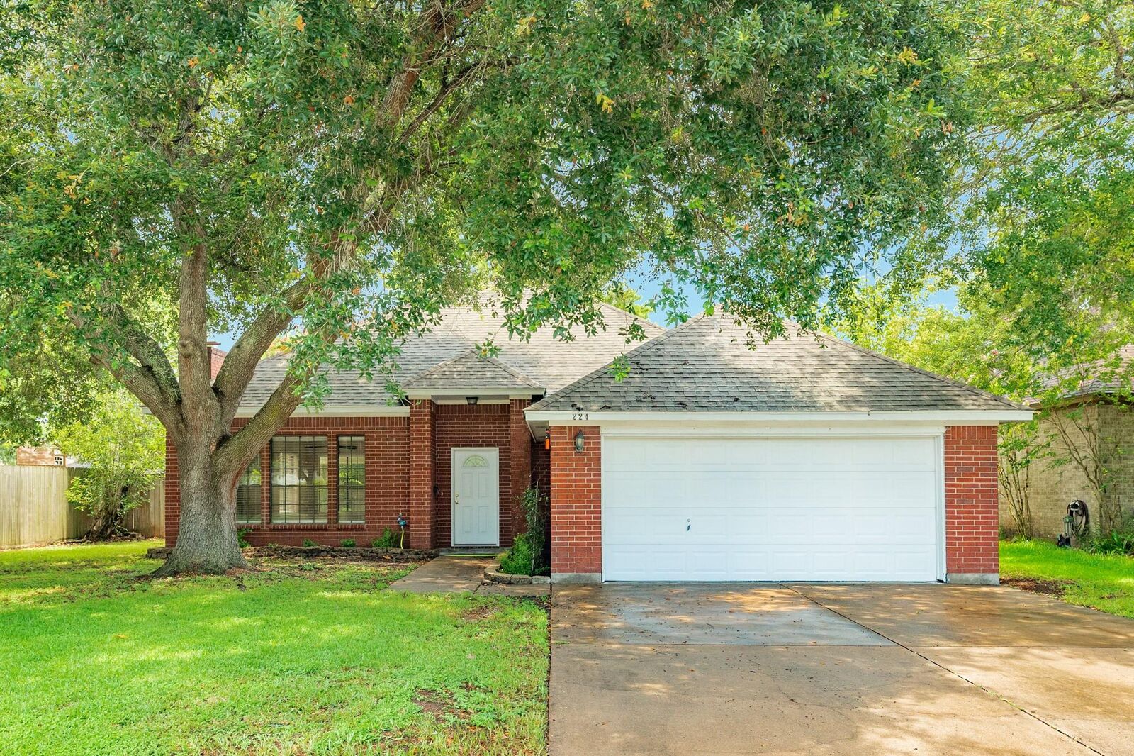 Property Photo: 224 N Ranch House Road TX 77515