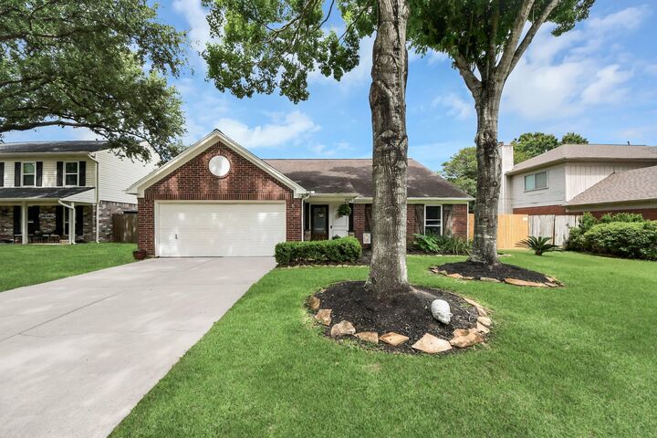 Property Photo: 4005 Spring Meadow Drive TX 77584