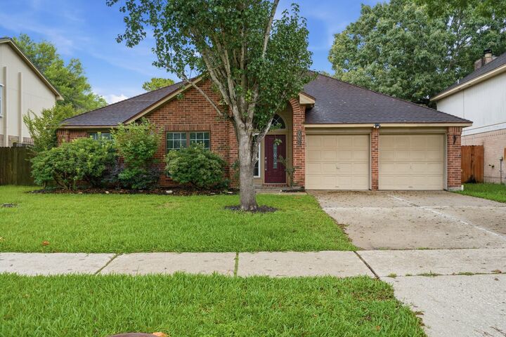 Property Photo: 2004 Landing Boulevard TX 77573