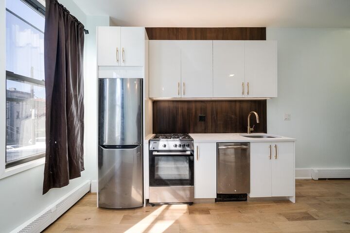 Property Photo: 541 Newark Ave 3R NJ 07306