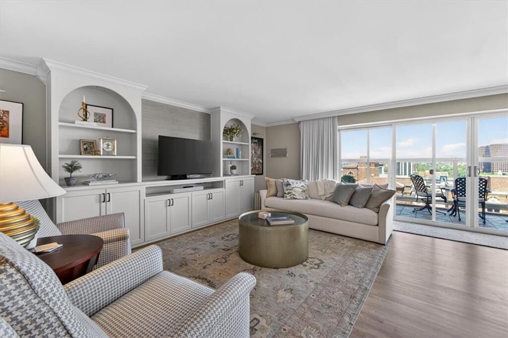 Property Photo: 121 W 48th Street 808 MO 64112