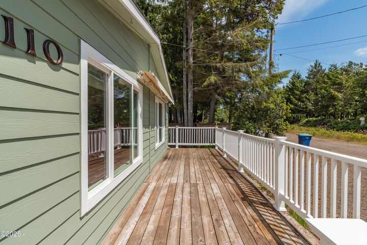 Property Photo: 110 SE Douglas St Street OR 97341