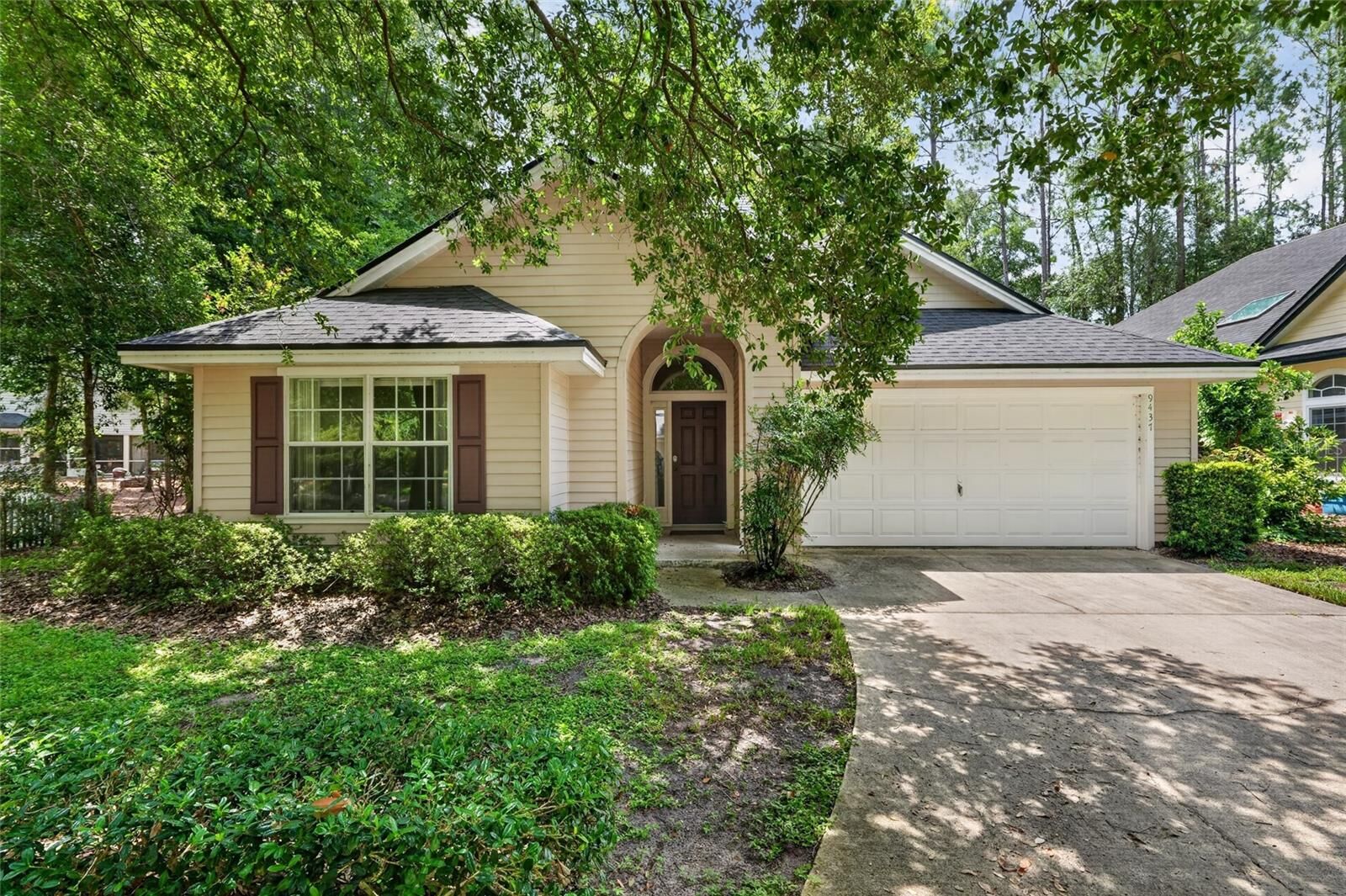 Property Photo: 9437 SW 31st Lane FL 32608