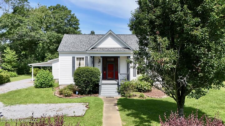 Property Photo:  412 S Jackson Street  MS 39059 