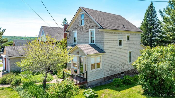 Property Photo:  908 Third Street  MI 49930 