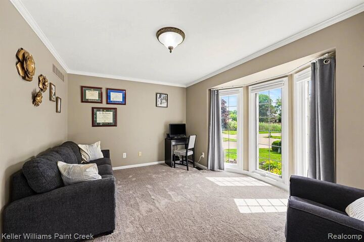 Property Photo:  50483 Heatherwood Lane  MI 48317 1441 