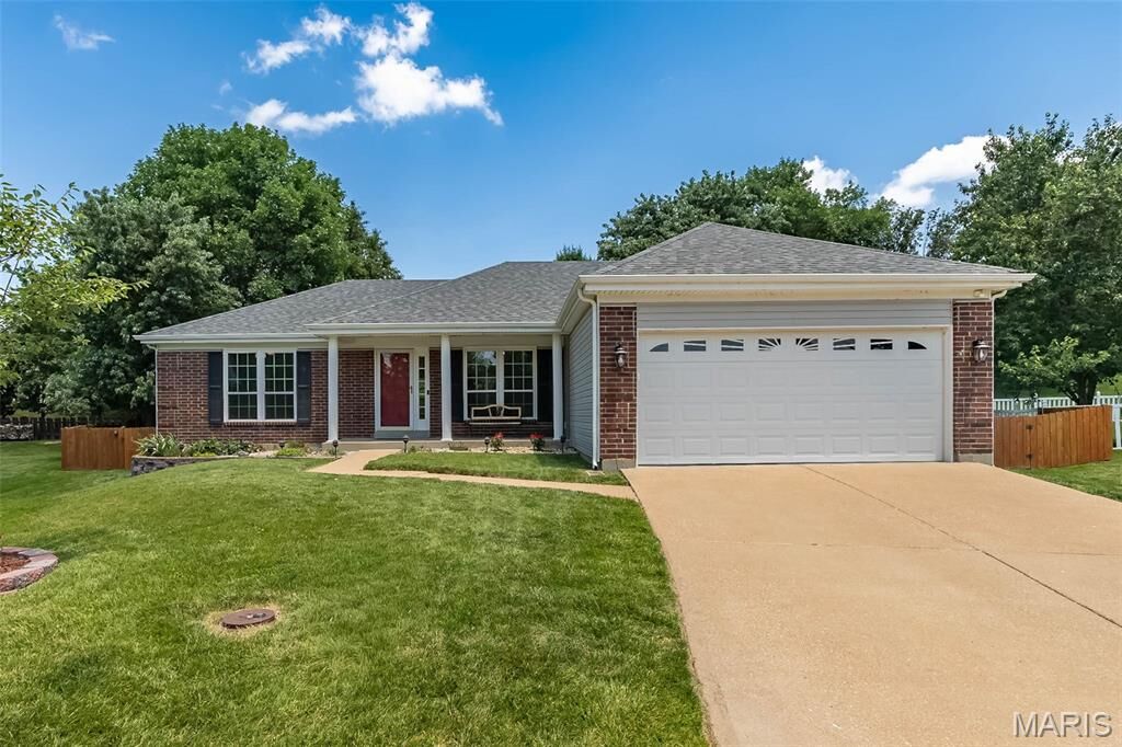 Property Photo: 1600 Summerpoint Drive MO 63026